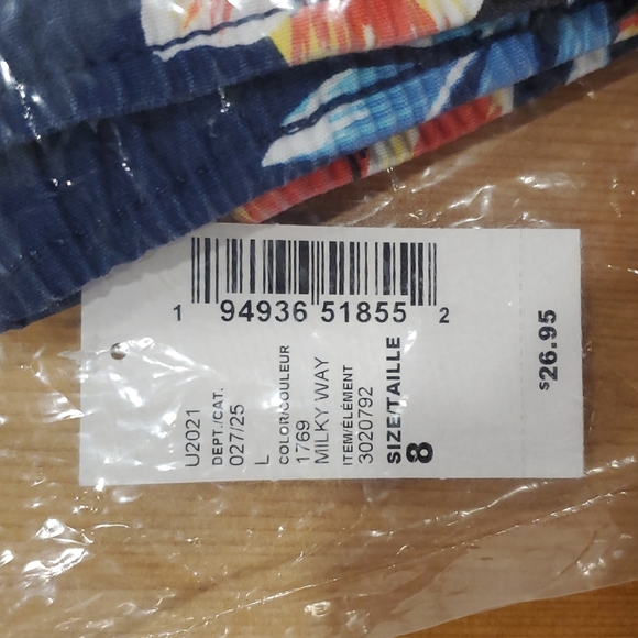 Boys size 8 tropical printed shorts - Picture 3 of 4